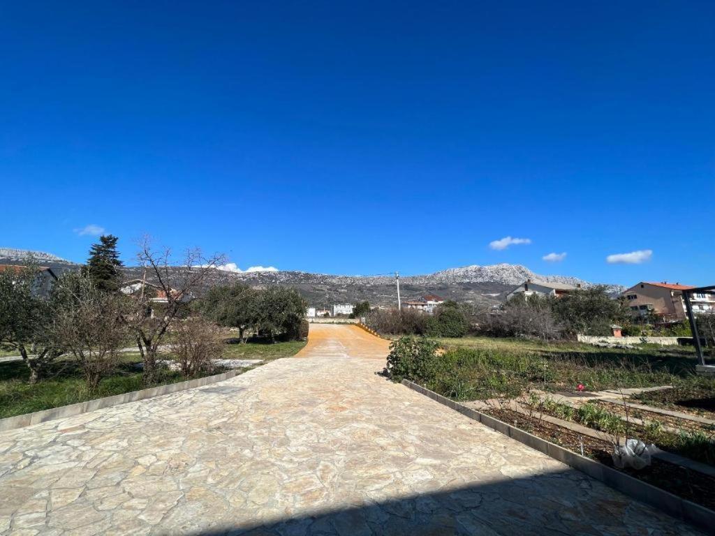Spacious Apartment Close To The Sea In Split Area Kaštela Exterior foto