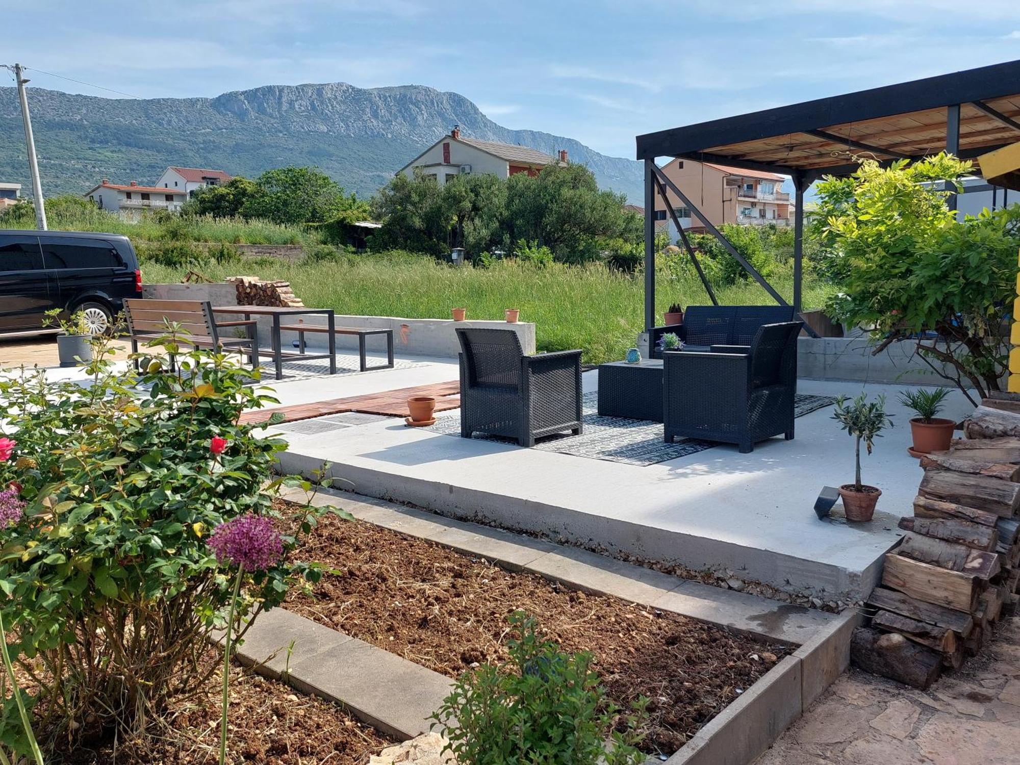 Spacious Apartment Close To The Sea In Split Area Kaštela Exterior foto